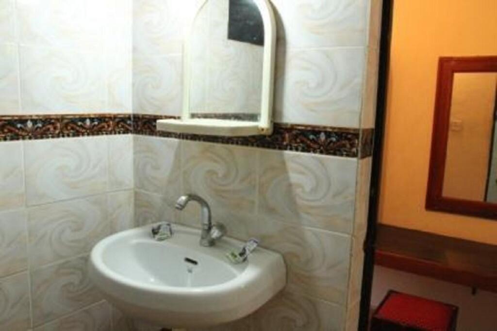 Арамбол: Famafa Beach Resort