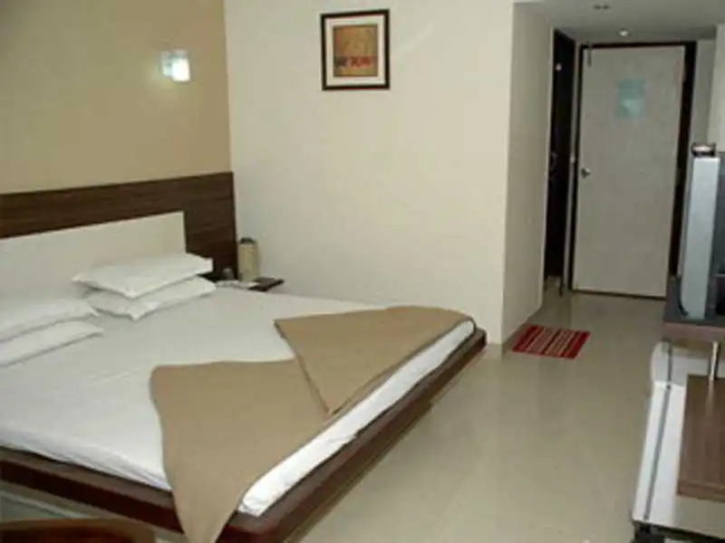 Вадодара: Hotel Savshanti Towers