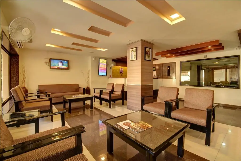 Hotel Savshanti Towers — фото 1