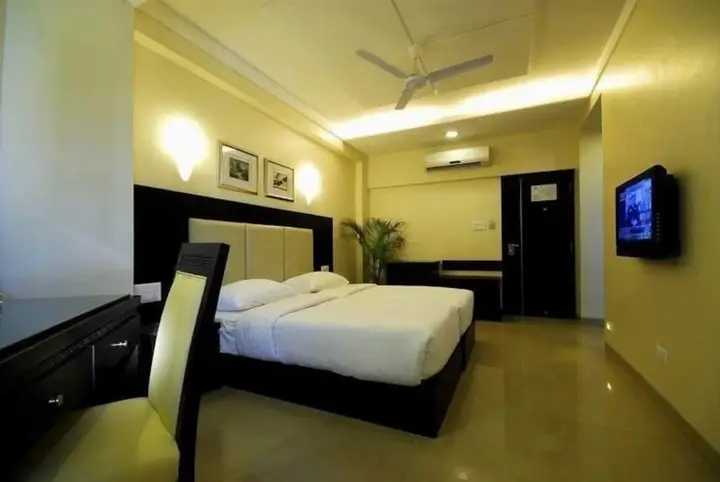 Нашик: The Ren Hotels