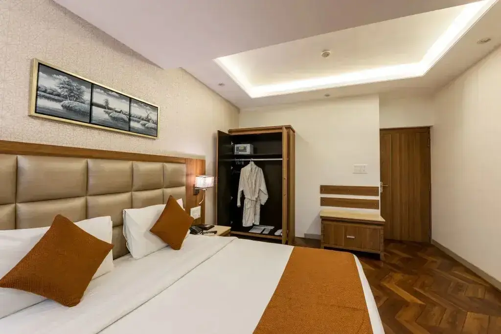 Нашик: The Ren Hotels