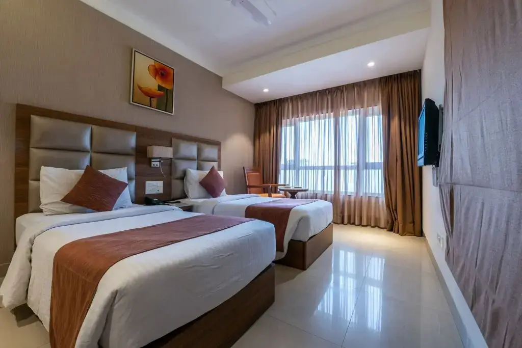 Нашик: The Ren Hotels