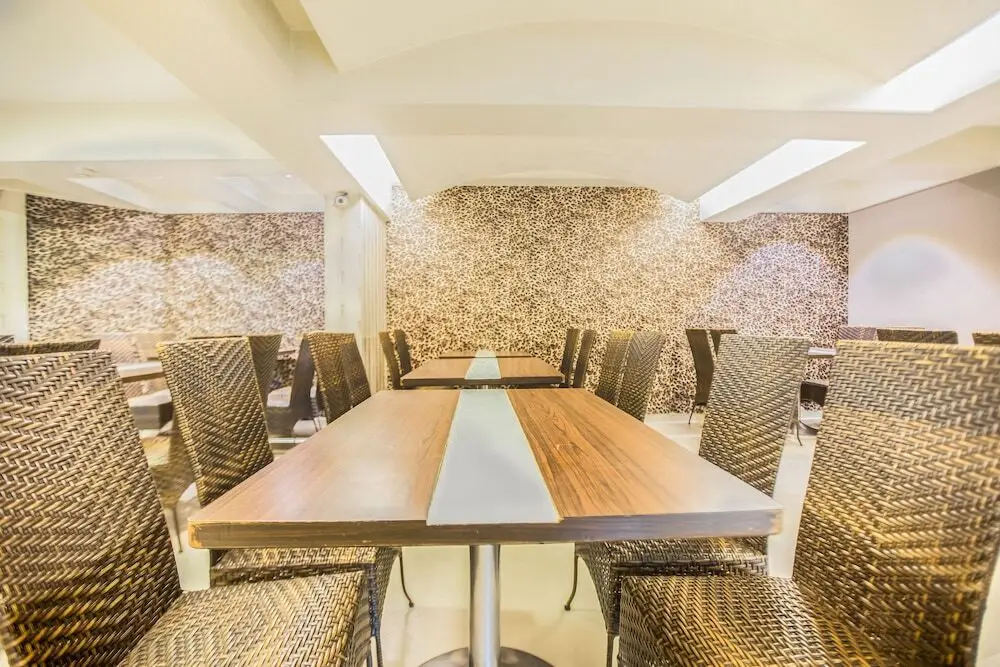 Мумбаи: Fabhotel Savoy Suites Mumbai Airport