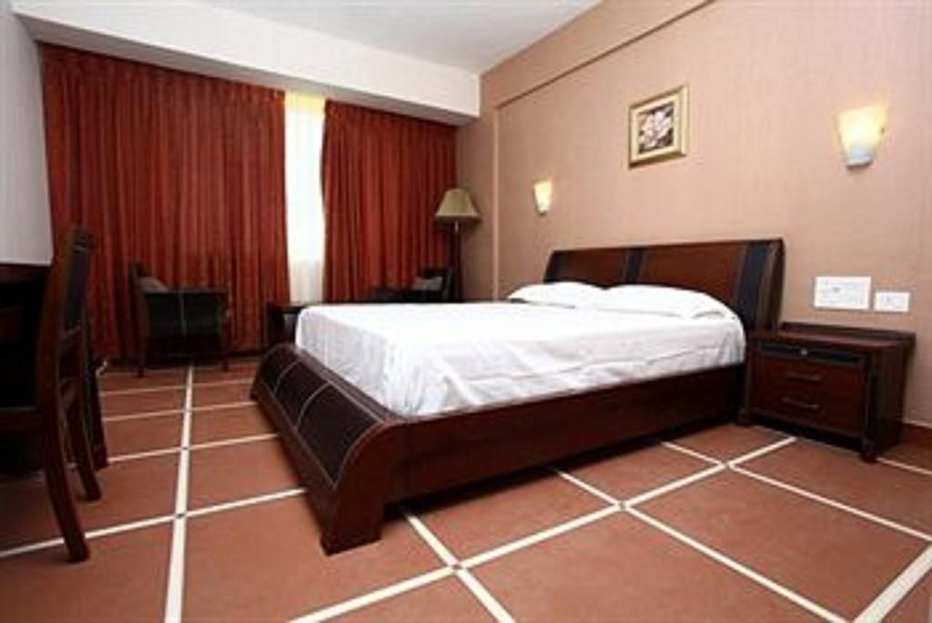 Коччи: Hotel Castle Rock