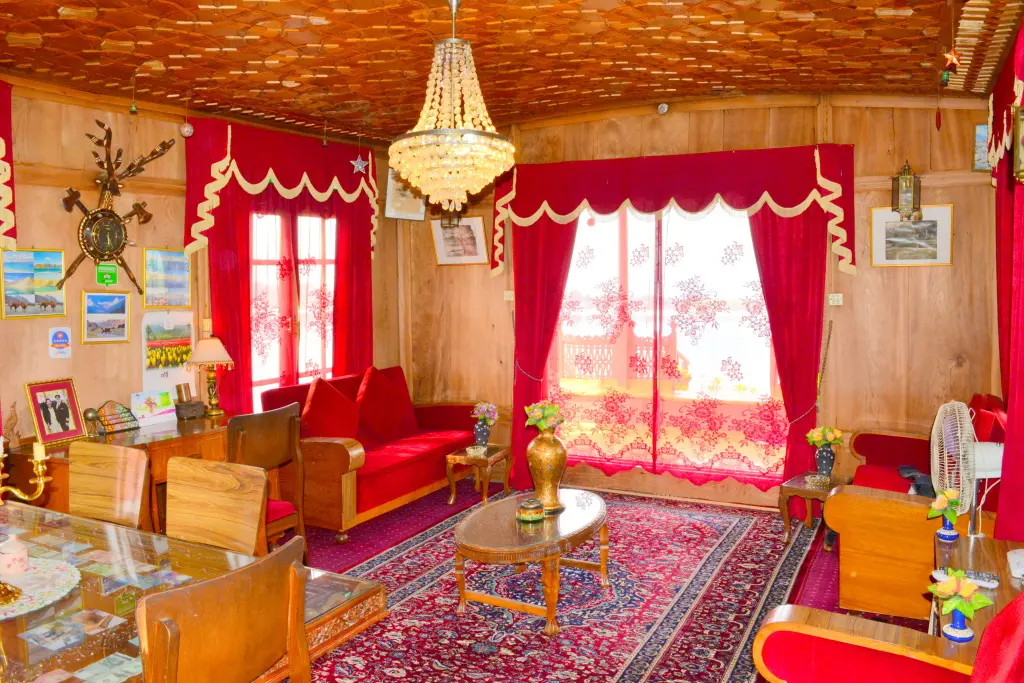Шринагар: Отель Houseboat Golden Flower