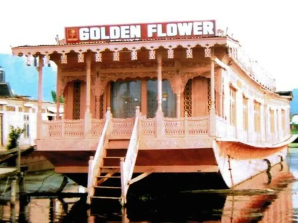 Отель Houseboat Golden Flower — фото 1