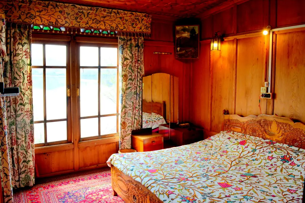 Шринагар: Отель Houseboat Golden Flower