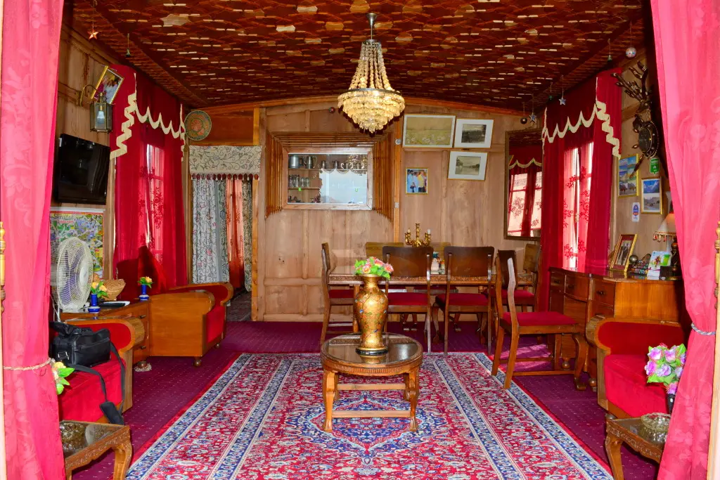 Шринагар: Отель Houseboat Golden Flower