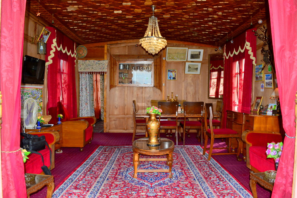 Шринагар: Отель Houseboat Golden Flower