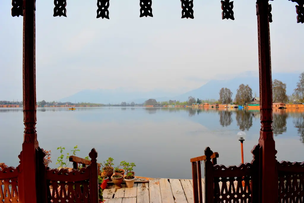 Шринагар: Отель Houseboat Golden Flower