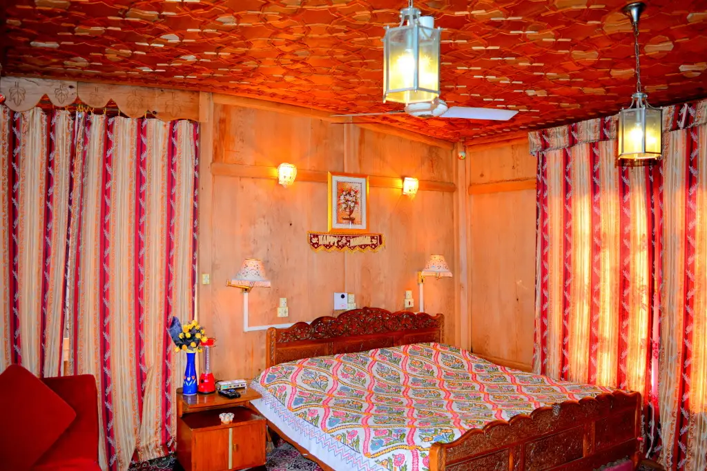 Шринагар: Отель Houseboat Golden Flower