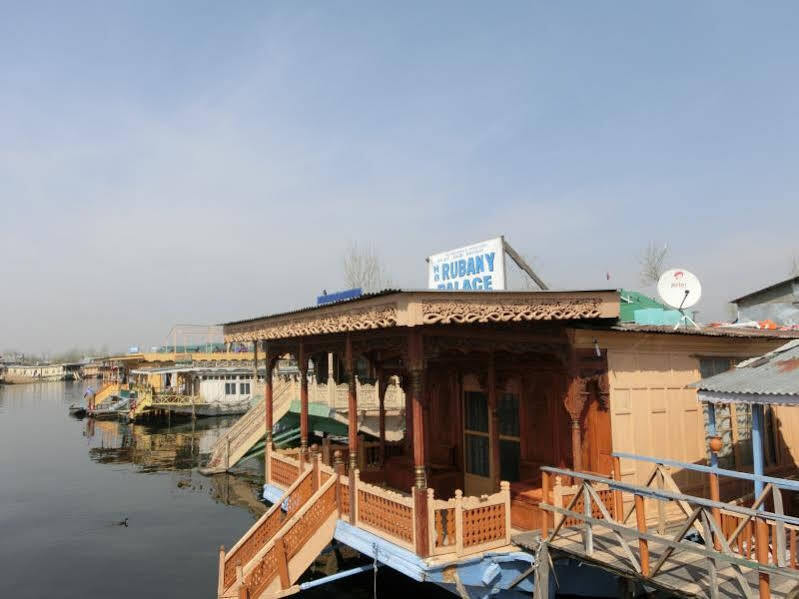 Шринагар: Rubany Palace Houseboat