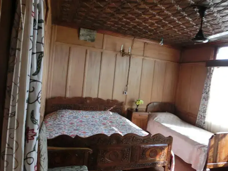 Шринагар: Rubany Palace Houseboat