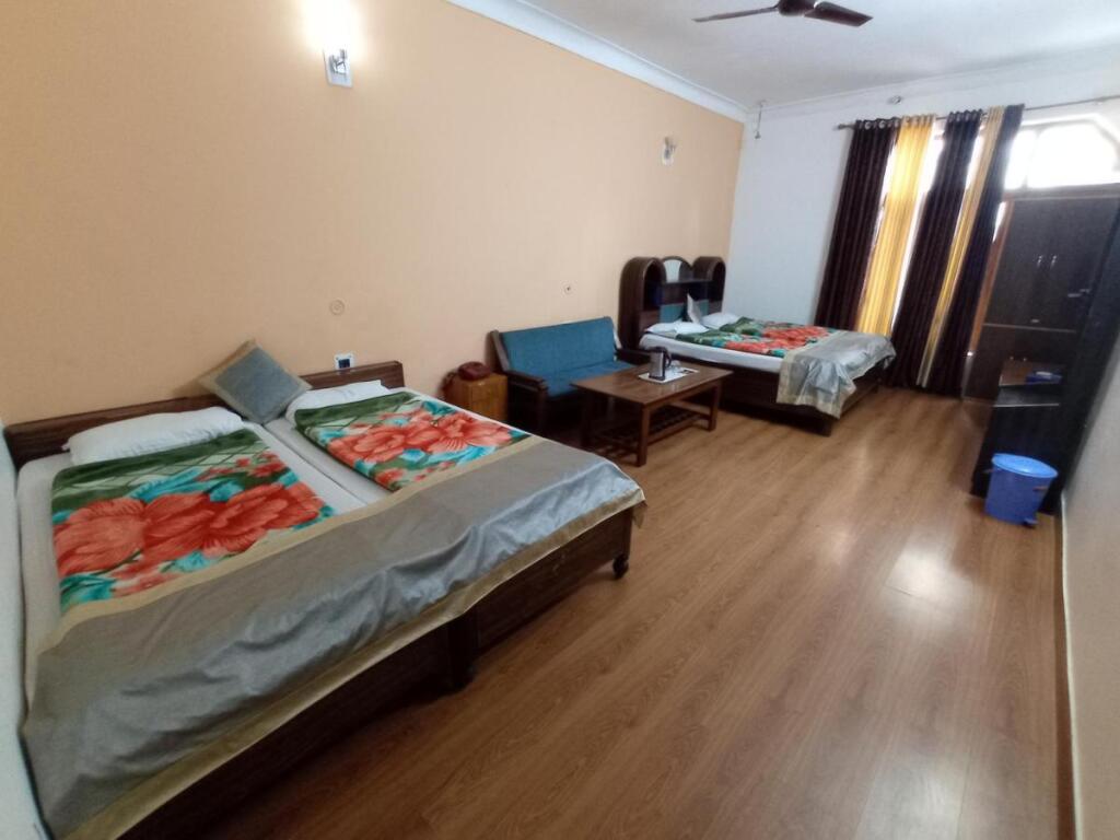 Сукха: Hotel Himsagar