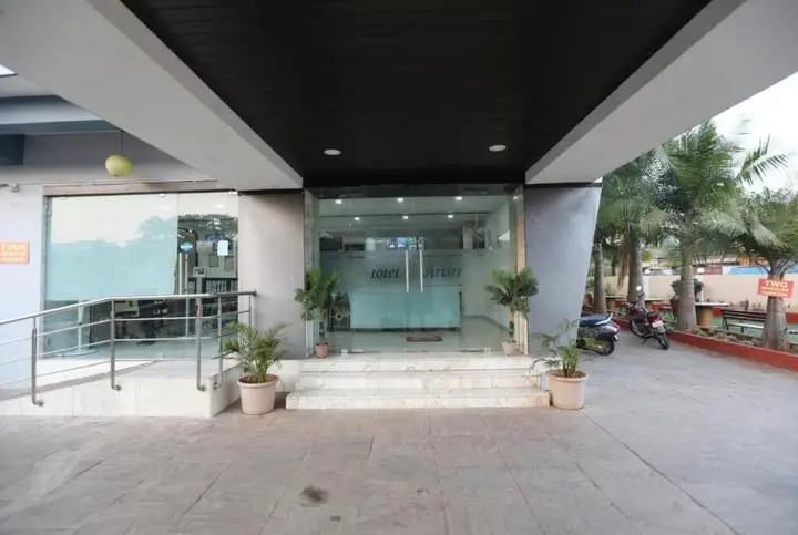 Лонавала: Hotel Aristro