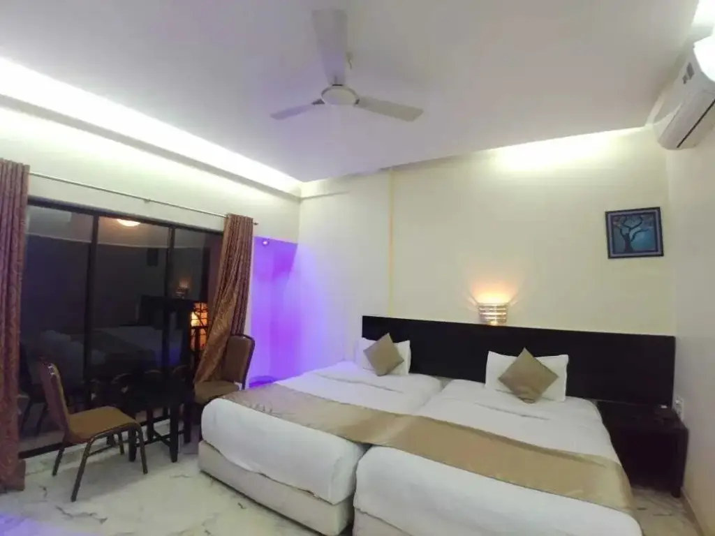Лонавала: Hotel Aristro