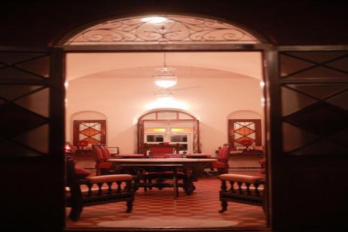 Матеран: SaffronStays Parsi Manor