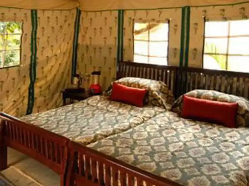 Наинитал: The Hideaway River Lodge