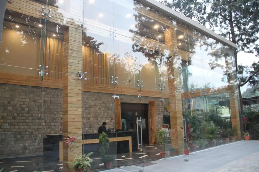 Наинитал: Corbett Suman Grand