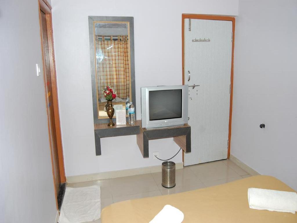 Ширди: Hotel Utsav
