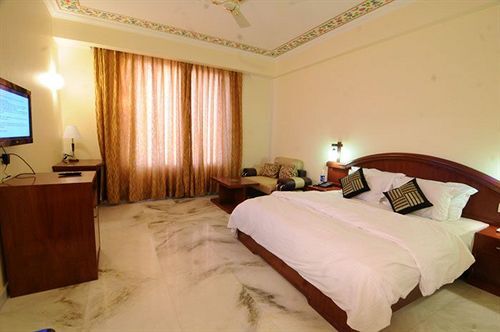 Джайпур: Maxima Resorts