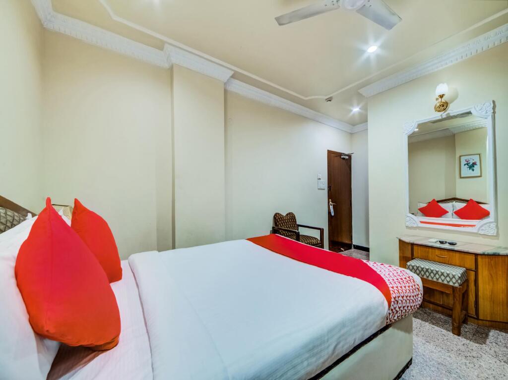 Хидерабад: Hotel IK London Residency