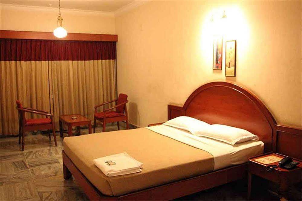 Бангалор: FabHotel Samrat Residency