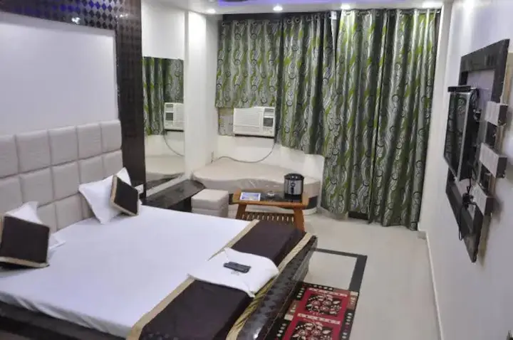 Пачмарай: Hotel Sanskar