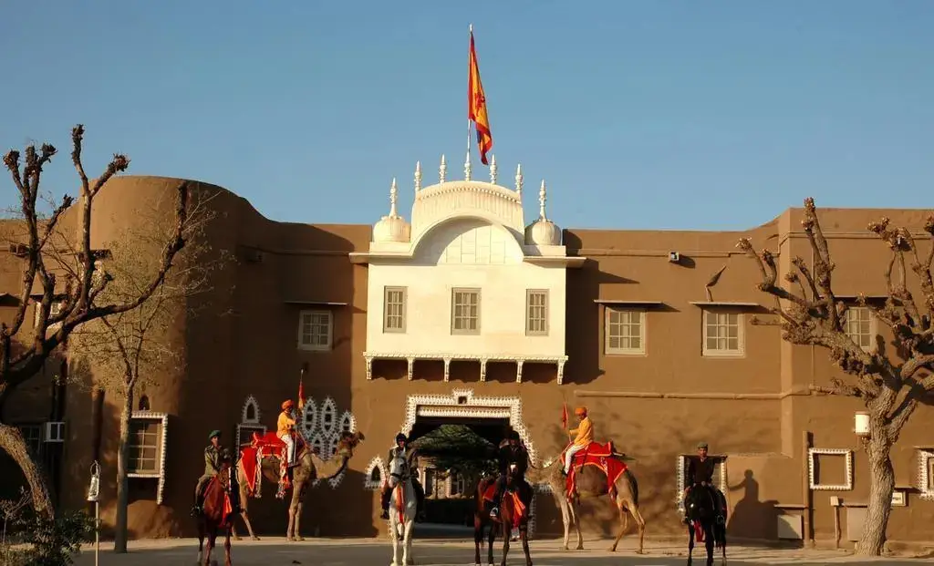 Навалгарх: Desert Resort Mandawa