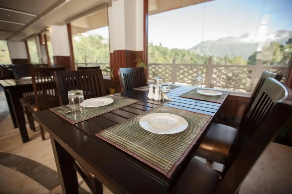 Наинитал: Sea Hawk Inn, Bhimtal