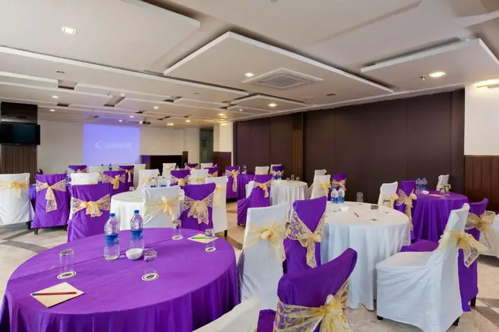 Наинитал: Sea Hawk Inn, Bhimtal