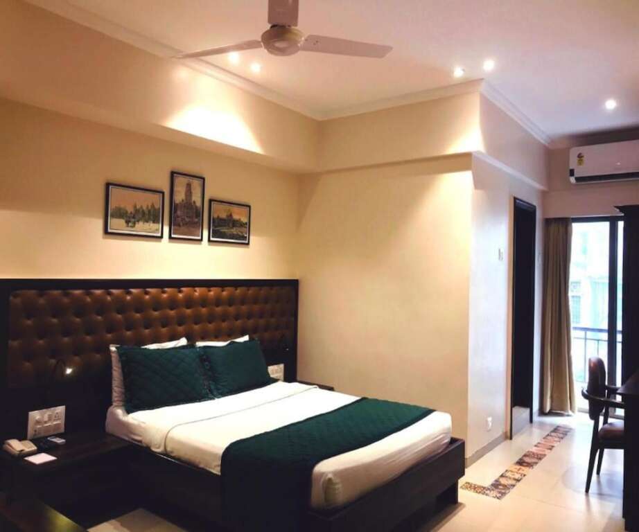 Мумбаи: West End Hotel