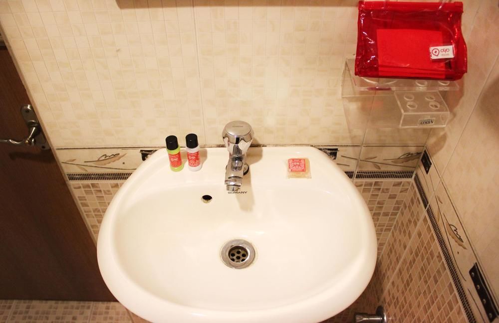 Бангалор: 1327 Inchara Hotel
