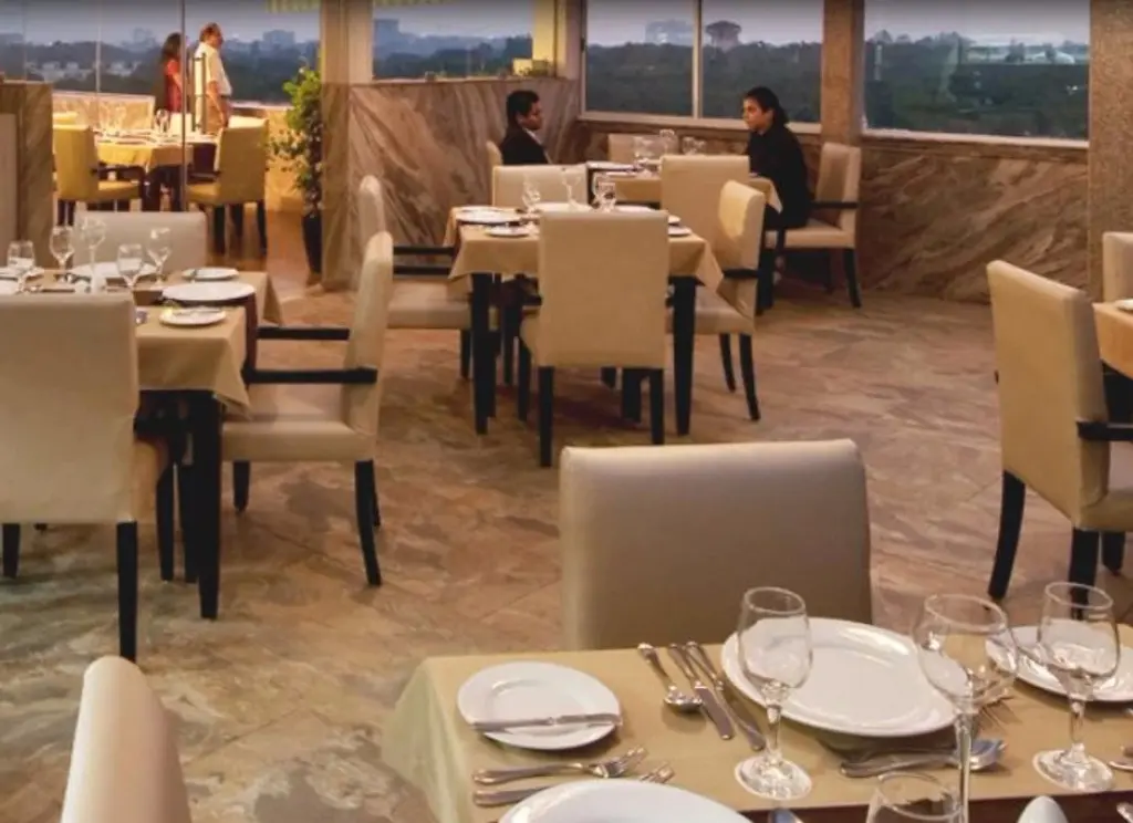 Пуна: New Leaf Hotel