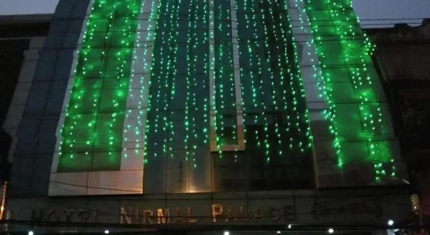 Лакхнау: Nirmal Palace