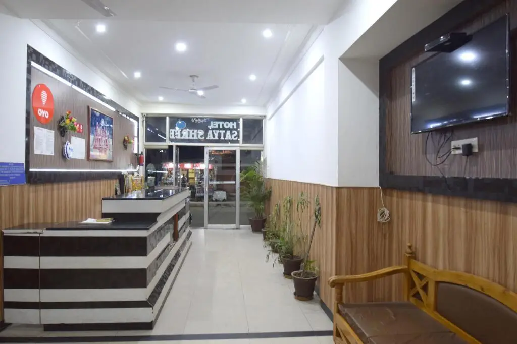 Катра: OYO 5239 Hotel Satya Shree