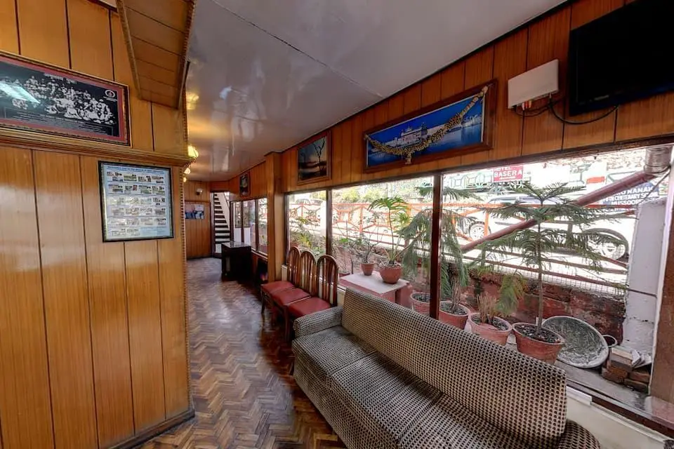 Массури: Hotel Kahkashan