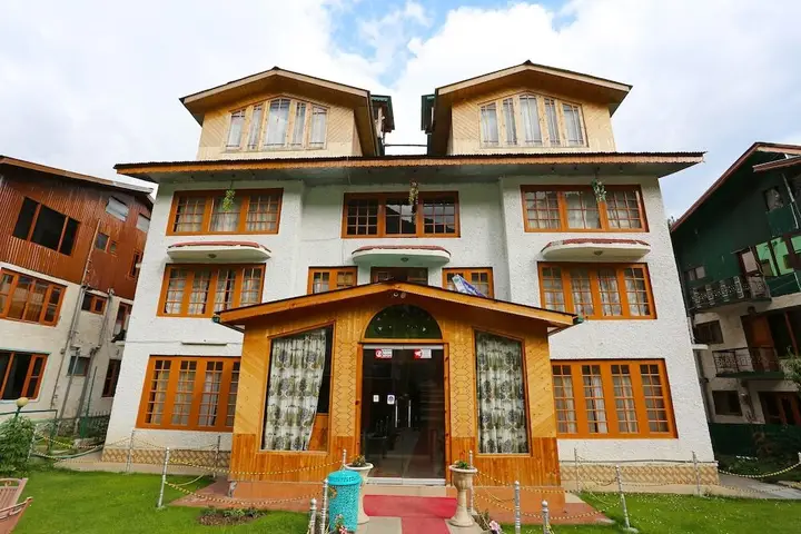 Пахалгам: OYO 9084 Hotel Tourist Palace