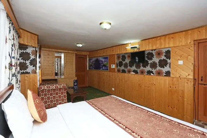 Пахалгам: OYO 9084 Hotel Tourist Palace