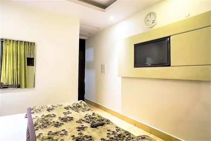 Катра: Hotel Kanchan