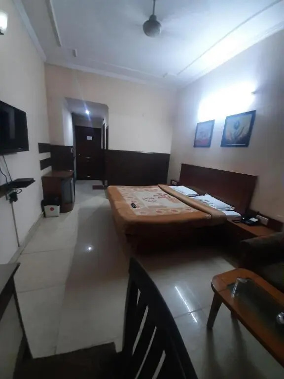 Нью-Дели: Hotel Raunak Plaza - Delhi And Ncr