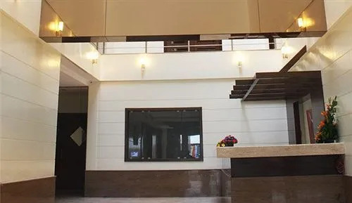 Бангалор: Cambay Sapphire Crn