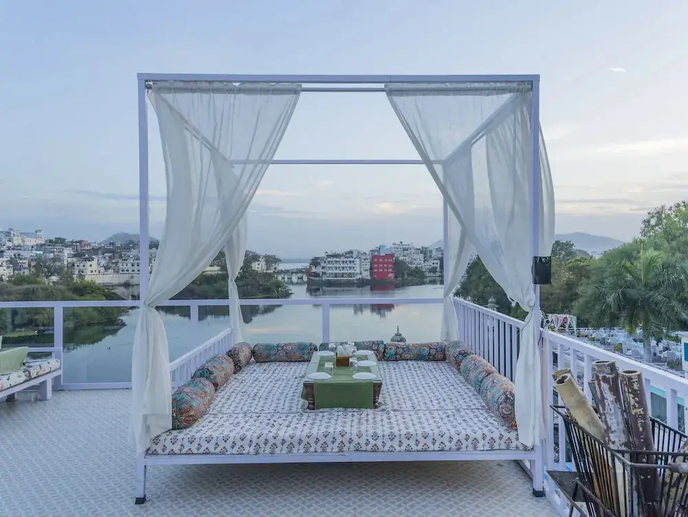 Удаипур: Natural Lake View Hotel