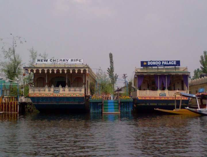 Шринагар: Отель Houseboat Donoo Palace