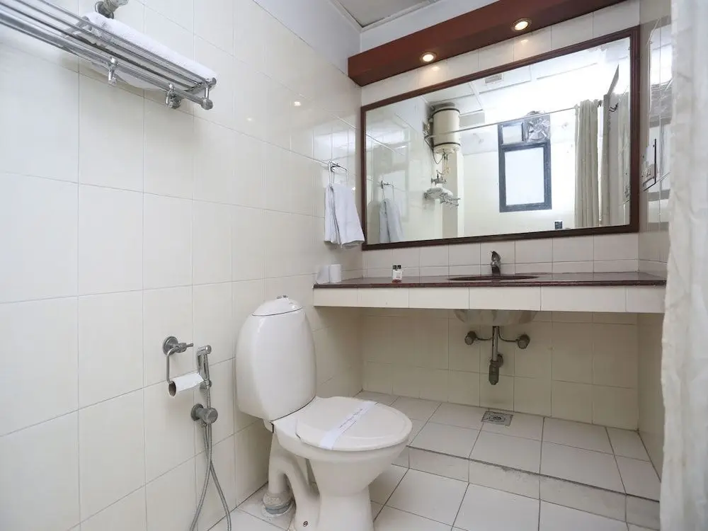 Лакхнау: OYO 3499 Tekarees Inn