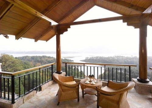 Шиллонг: Ri Kynjai Serenity by the Lake Resort