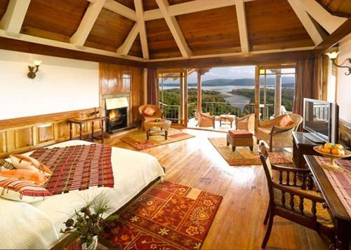 Шиллонг: Ri Kynjai Serenity by the Lake Resort