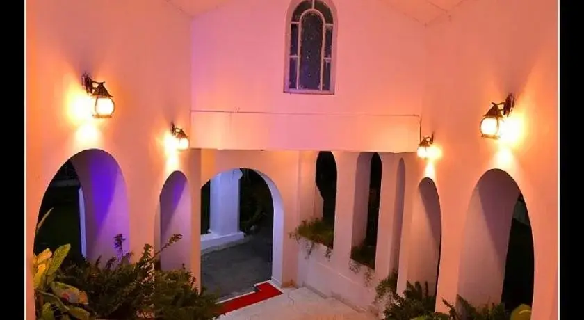 Пачмарай: MPT Rock End Manor, Pachmarhi