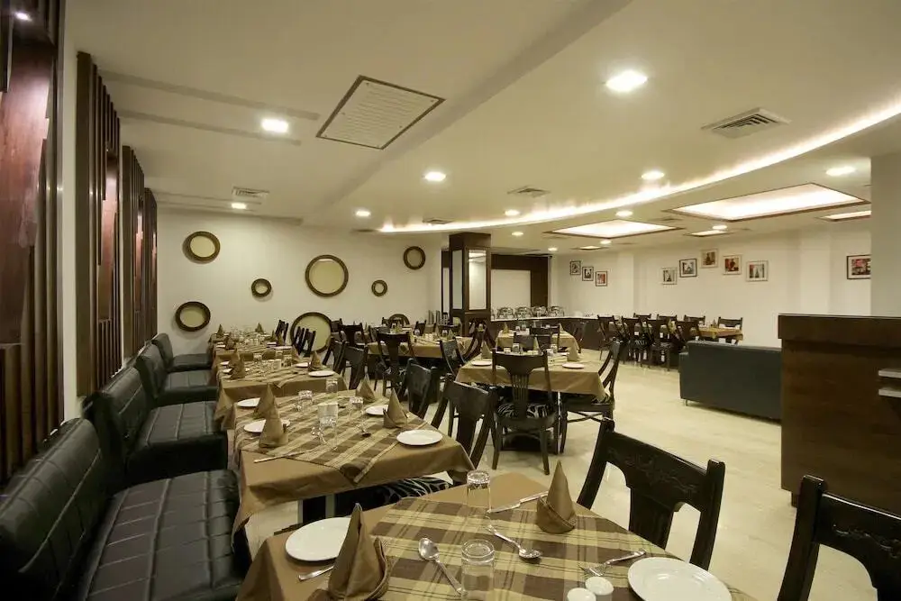 Катра: Best Western Bhawani'z Paradise