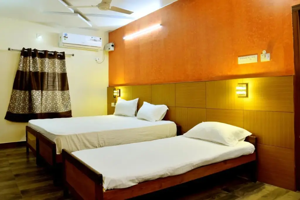 Eraniel: Hotel Parvathi International